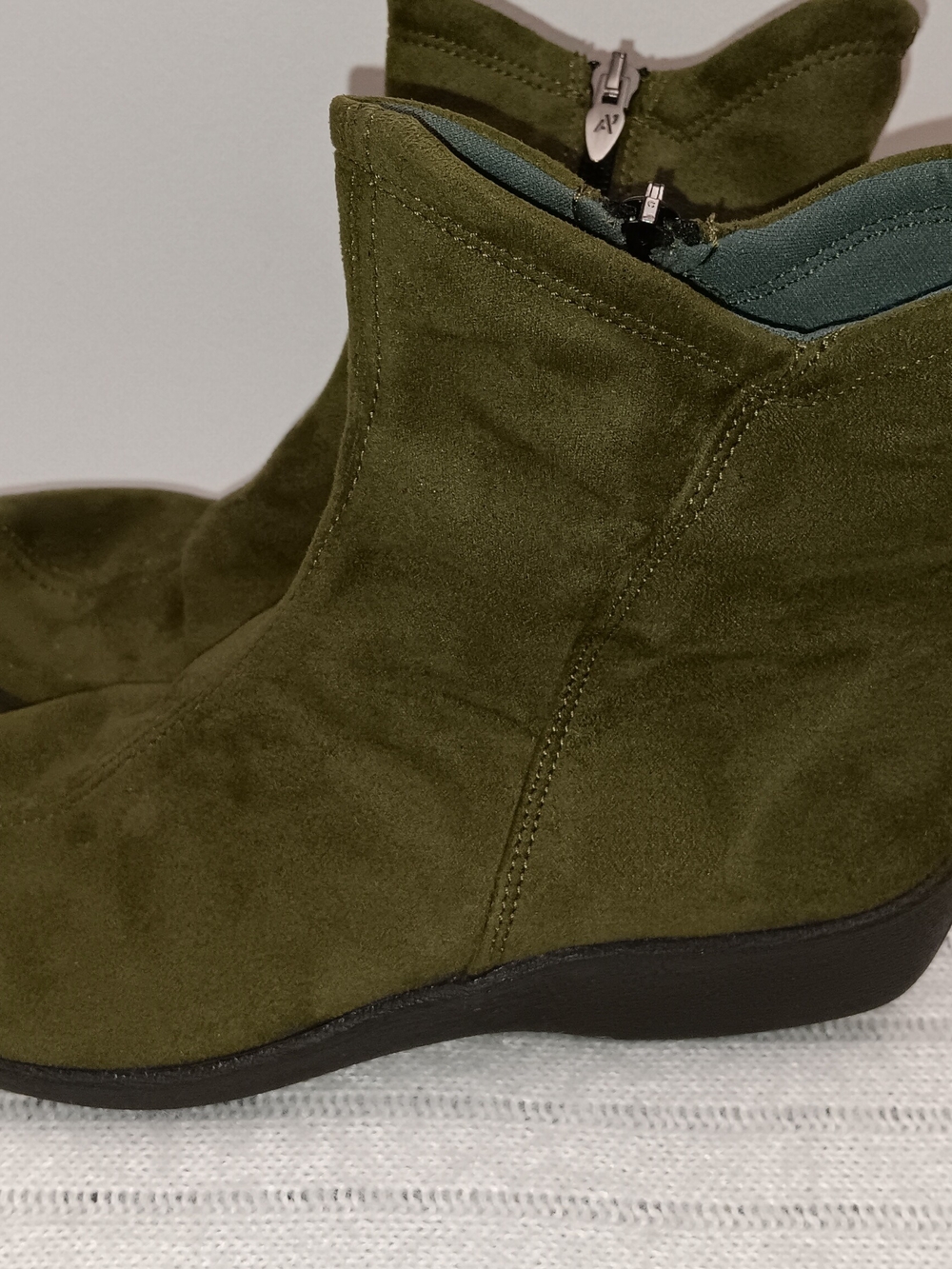 Arcopedico Olive Suede Ankle Booties , Size EuR 37 ( Us 6.5-7)